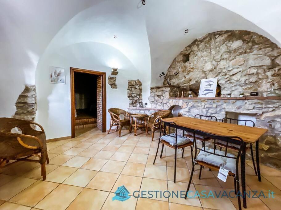 Casa Con Ampio Giardino In Centro La Taverna Villa อิทริ ภายนอก รูปภาพ