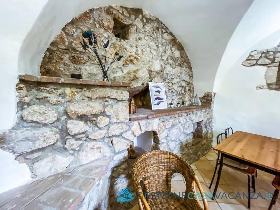 Casa Con Ampio Giardino In Centro La Taverna Villa อิทริ ภายนอก รูปภาพ
